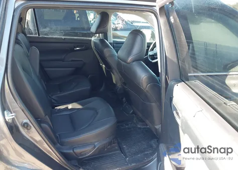 2022 Toyota Highlander Xle z USA, uszkodzony, nr VIN 5TDHZRBH5NS585341